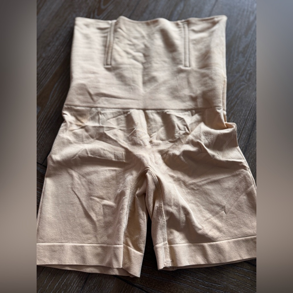 NWOT Women's tan High-Waisted Pants